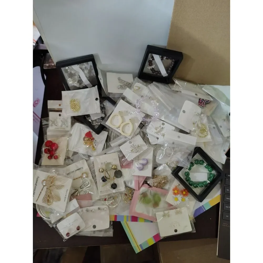 Huge Costume Jewelry Lot (196) - 75+ pieces